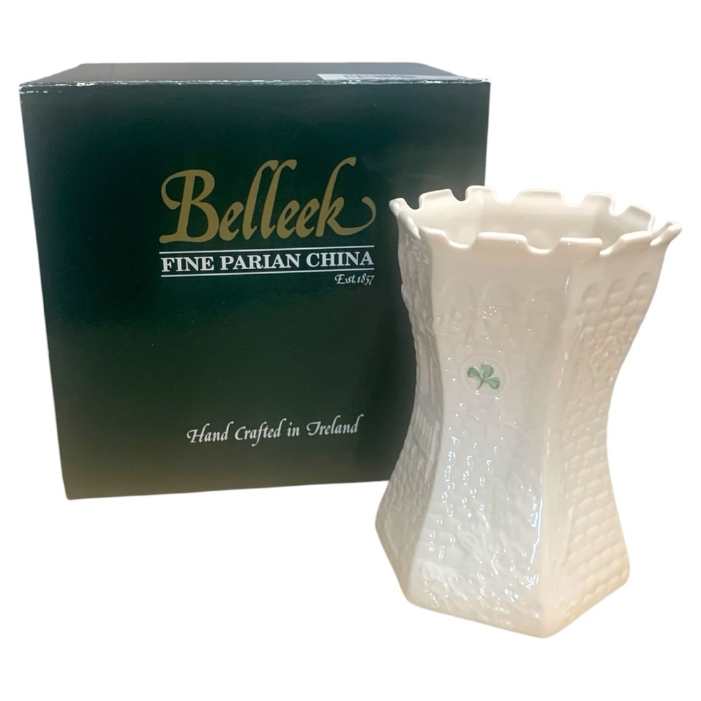 NWT BELLEEK Kilkenny Castle Shamrock Parapet Rim Embossed China Vase 2008